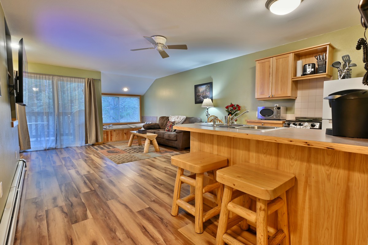 Cozy living room of a Riverview Suite condo in Estes Park with a gas fireplace